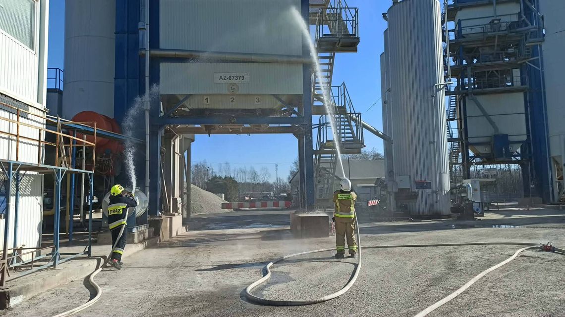 Strażacy ćwiczyli w wytwórni mas bitumicznych