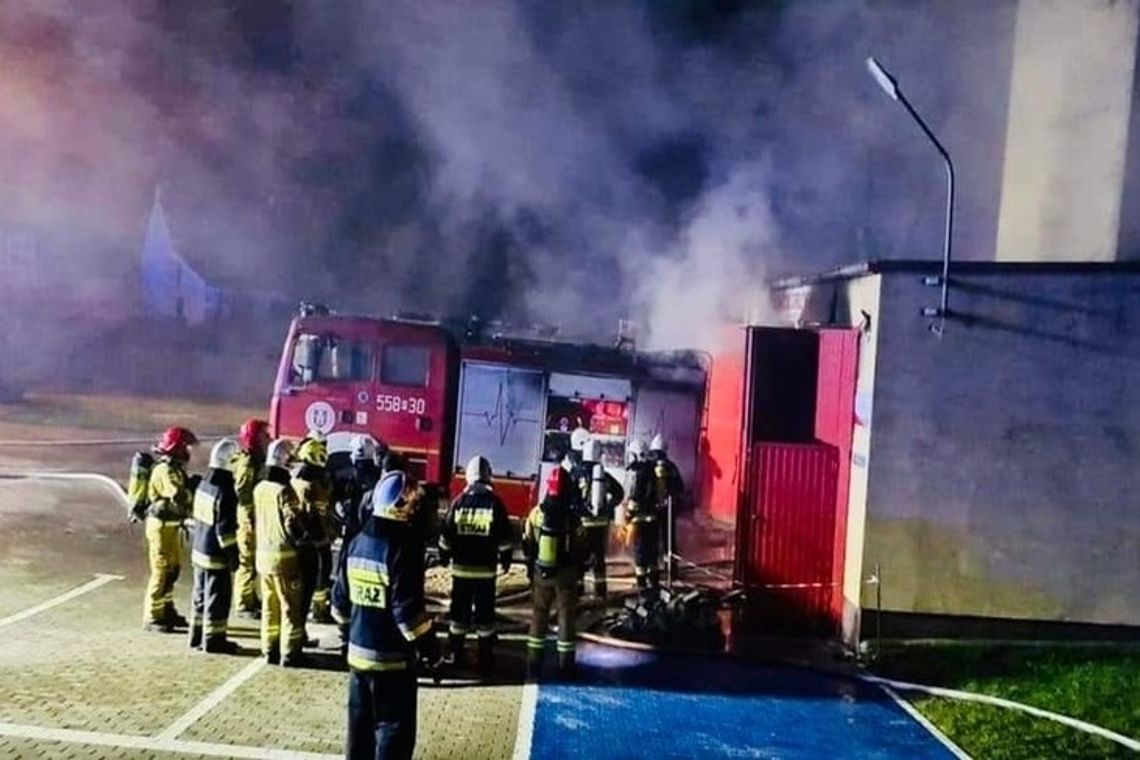 Strażacy OSP Bądecz stracili cały swój sprzęt w pożarze remizy [APEL]