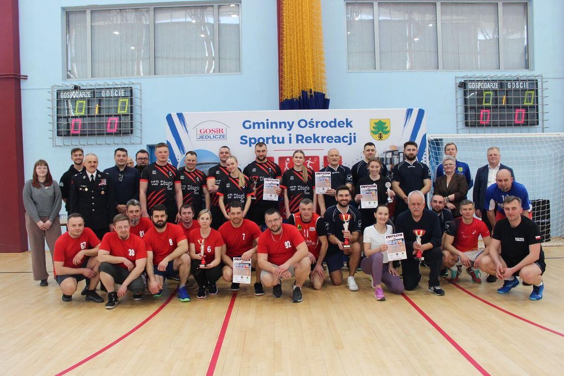 Strażacy pod siatką. XV Gminny Turniej Piłki Siatkowej Drużyn OSP w Jedliczu