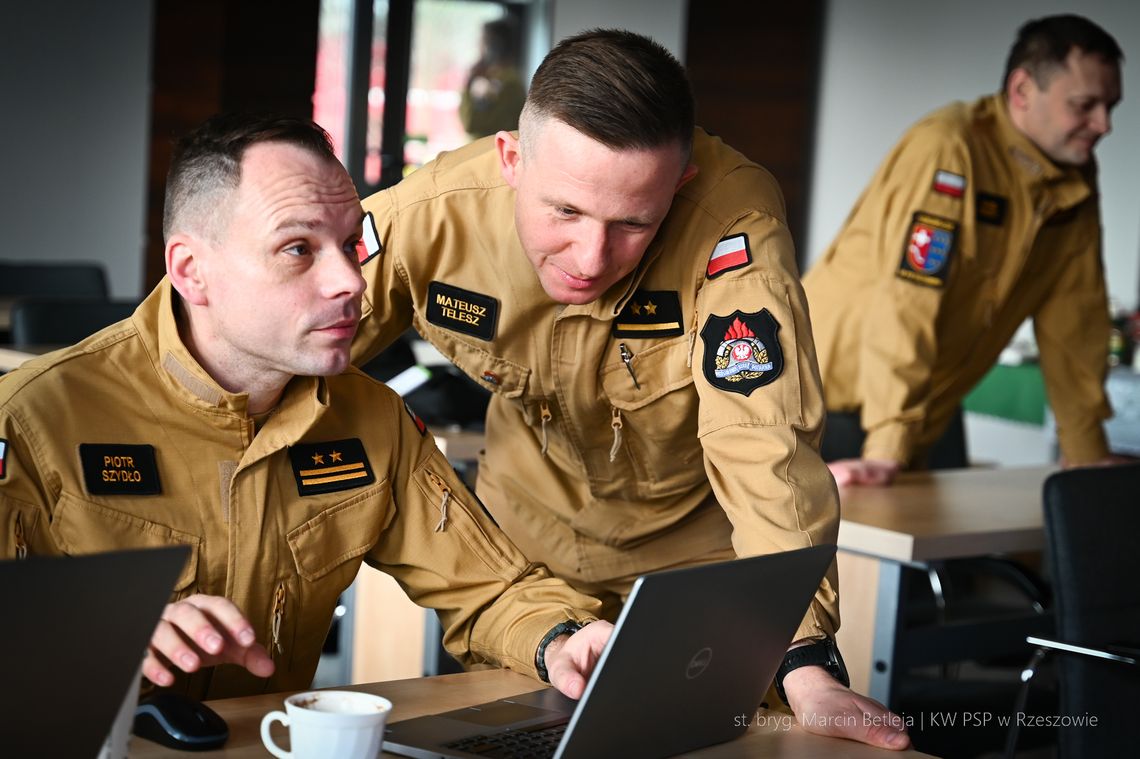 Strażacy szkolą dowodzenie w sytuacjach kryzysowych