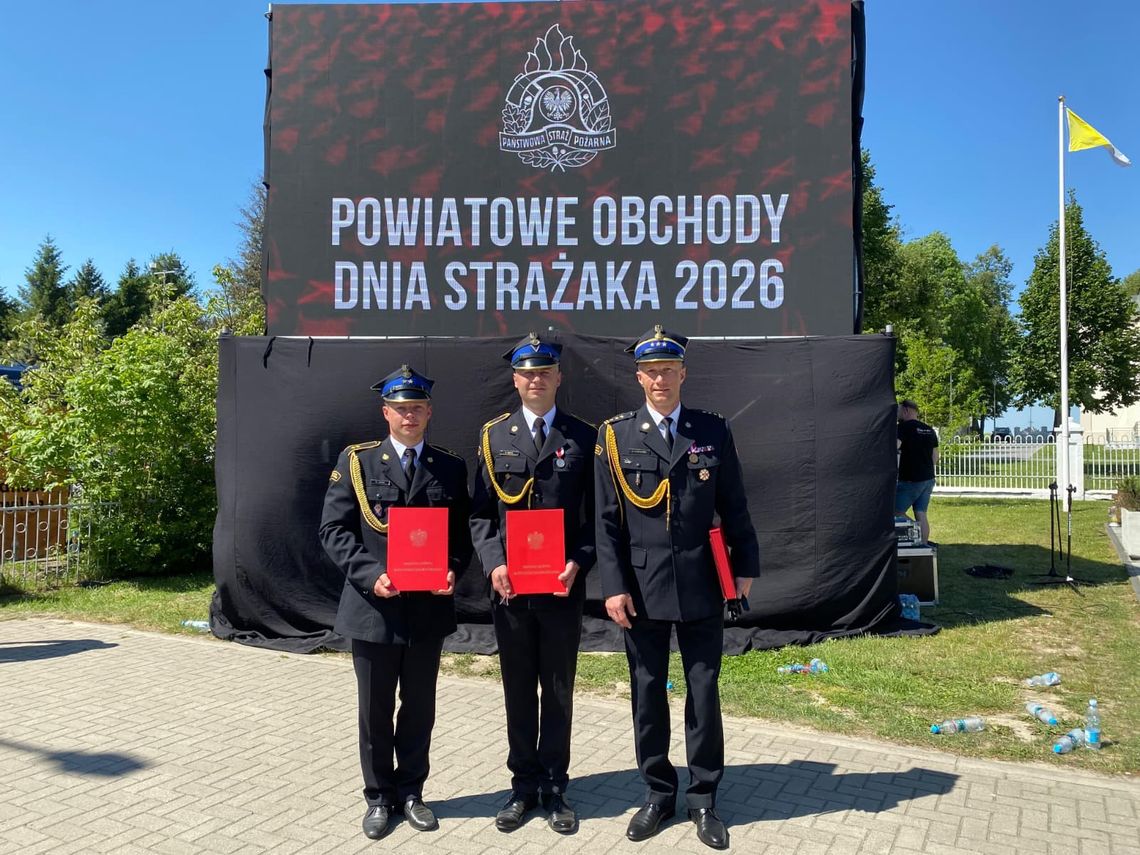 Strażacy uhonorowani za walkę z pożarem Puszczy Solskiej. Awanse dla strażaków z Krosna Strażacy uhonorowani za walkę z pożarem Puszczy Solskiej. Awanse dla strażaków z Krosna