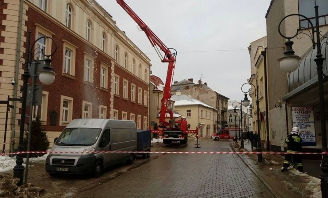 Strażacy walczą ze skutkami śnieżnej i wietrznej zimy