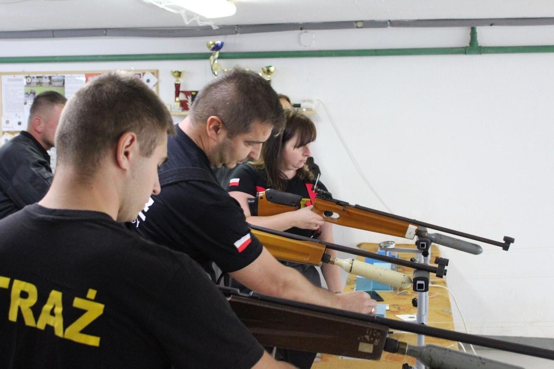 Strażacy z Gminy Jedlicze rywalizowali na strzelnicy sportowej Strażacy z Gminy Jedlicze rywalizowali na strzelnicy sportowej