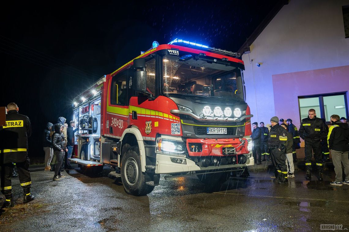 Strażacy z OSP KSRG Bratkówka wprowadzili do podziału bojowego ciężką Scanię [WIDEO, FOTO]