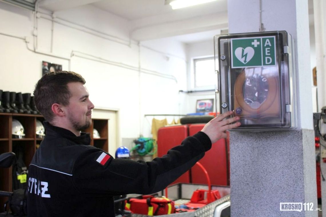 Strażacy z OSP w Lubatowej mają na wyposażeniu defibrylator. Nowe jednostki w systemie PRM