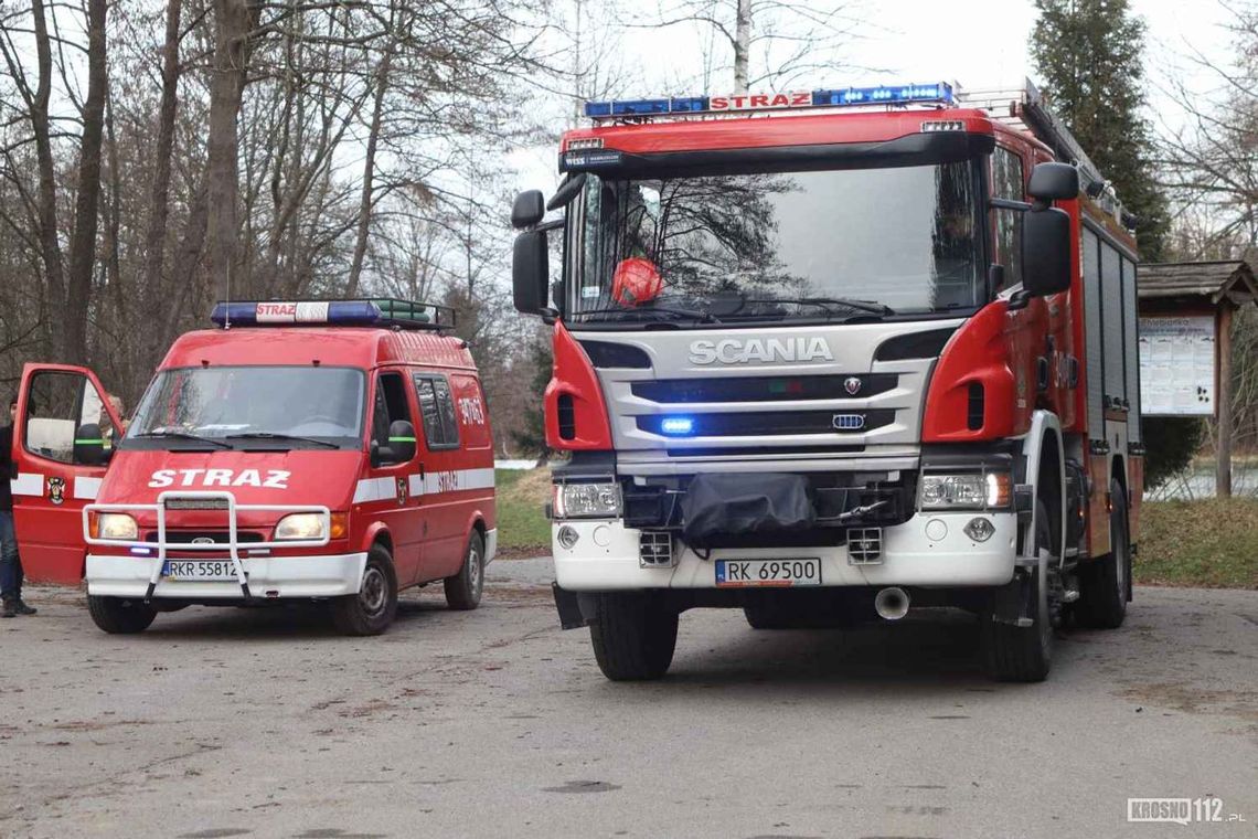 Strażacy z zabezpieczenia Drogi Krzyżowej pobiegli ratować życie mężczyzny. Smutny finał akcji