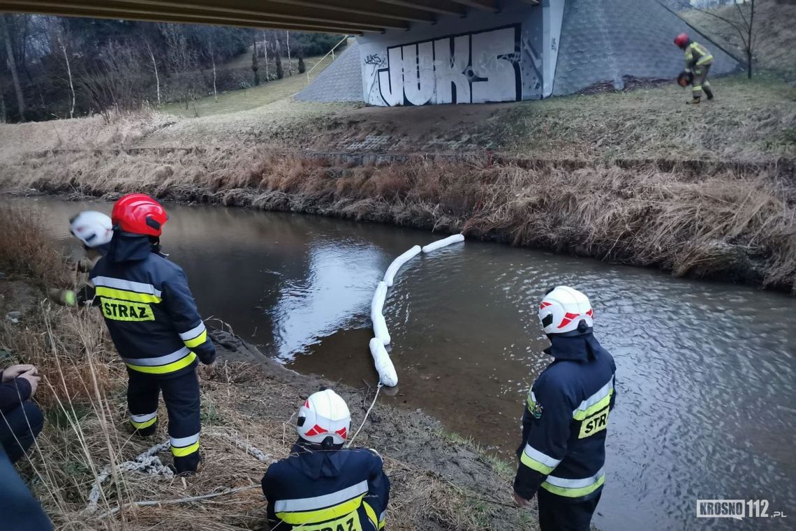 ? Substancja ropopochodna na rzece Lubatówka