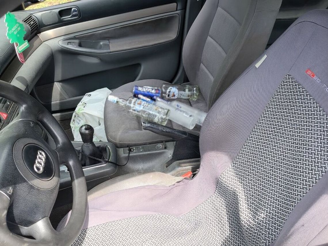 Świadkowie zatrzymali pijanego kierowcę Audi. Miał ponad 3,2 promila alkoholu! Świadkowie zatrzymali pijanego kierowcę Audi. Miał ponad 3,2 promila alkoholu!