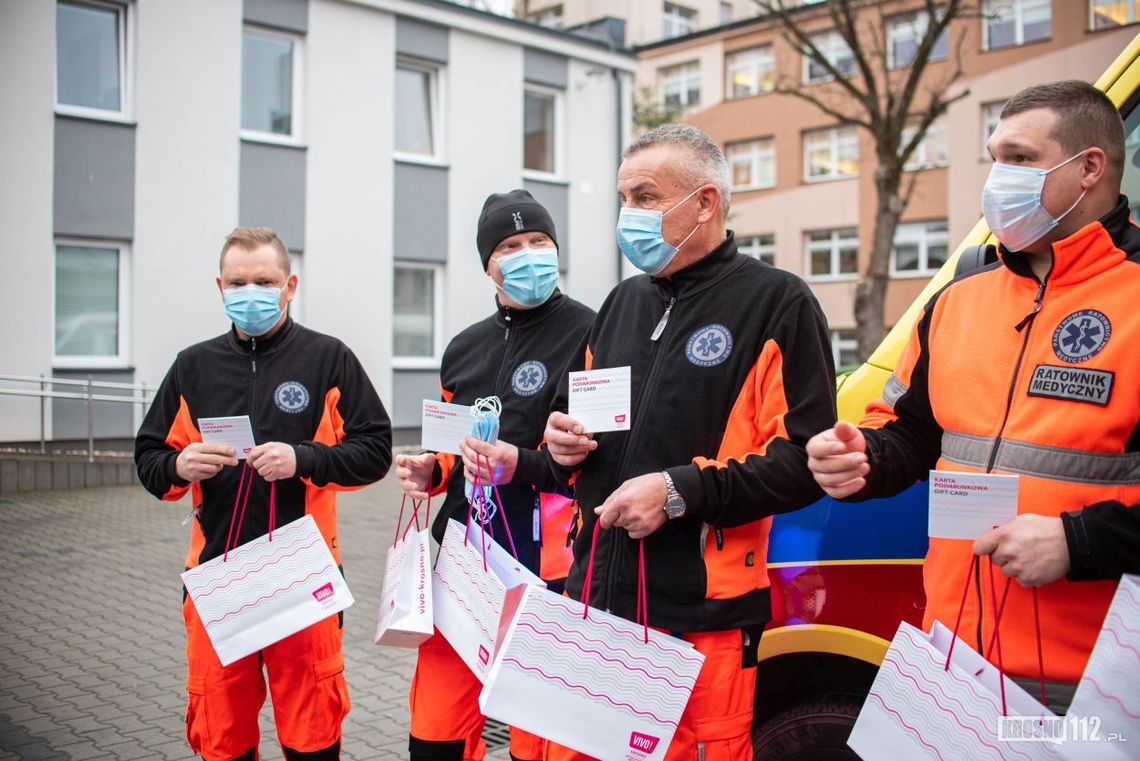 Świąteczny prezent od VIVO! dla medyków Pogotowia Ratunkowego z Krosna