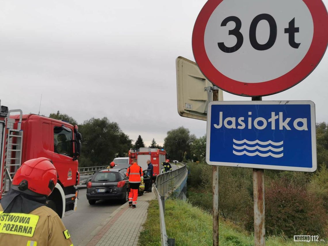 Świerzowa Polska. Zderzenie Skody i Peugeota. Winna 32-latka