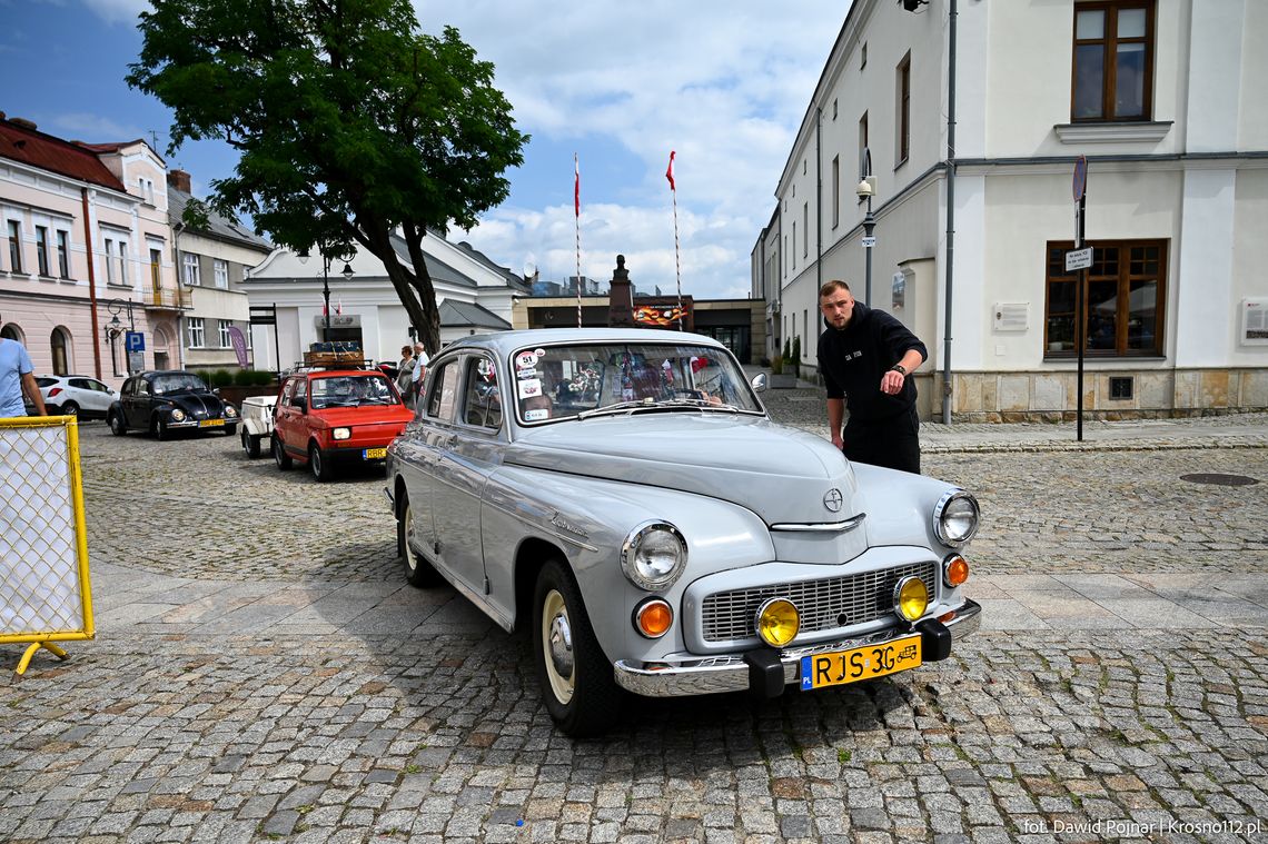 Święto klasycznej motoryzacji na Rynku w Krośnie [ZDJĘCIA]