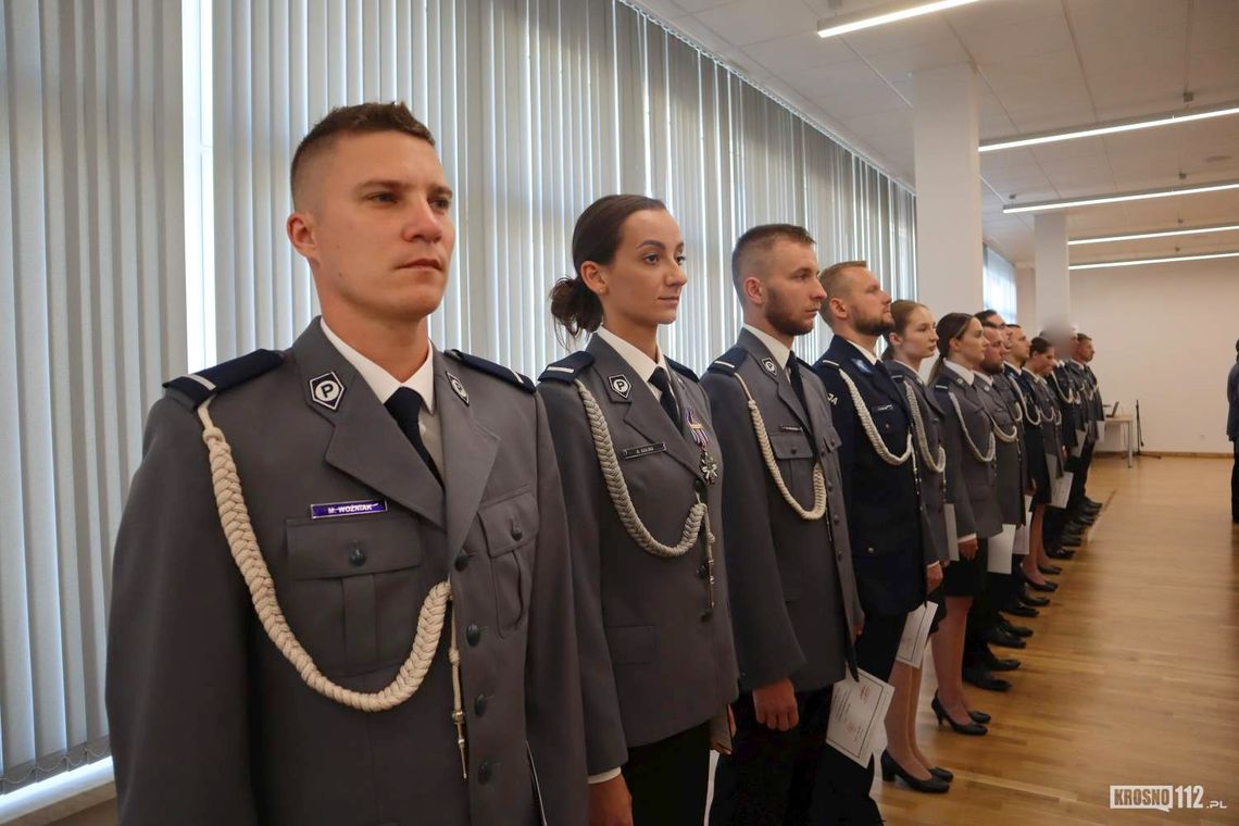 Święto Policji w krośnieńskiej komendzie. Awansowano 70 funkcjonariuszy