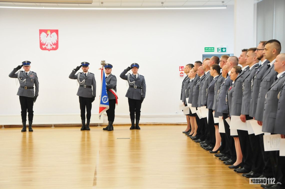 Święto policji w krośnieńskiej komendzie. Były awanse i odznaczenia [ZDJĘCIA]