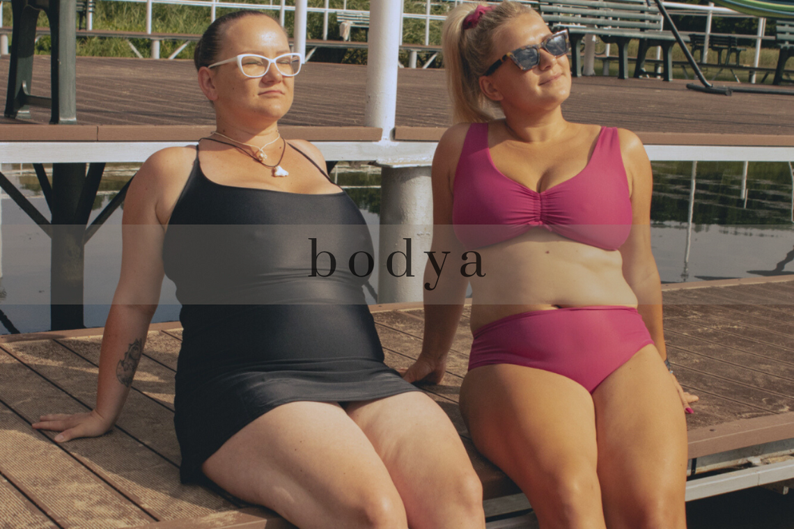 Sylwetka typu jabłko – jaki kostium kąpielowy podkreśli atuty?