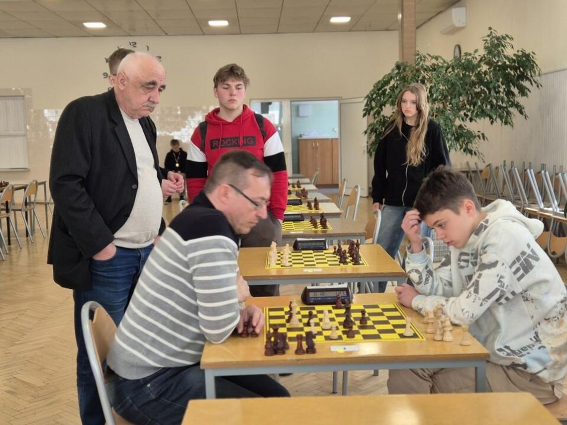 Szachowe emocje w Iwoniczu. Młodzi zawodnicy walczyli o puchar starosty