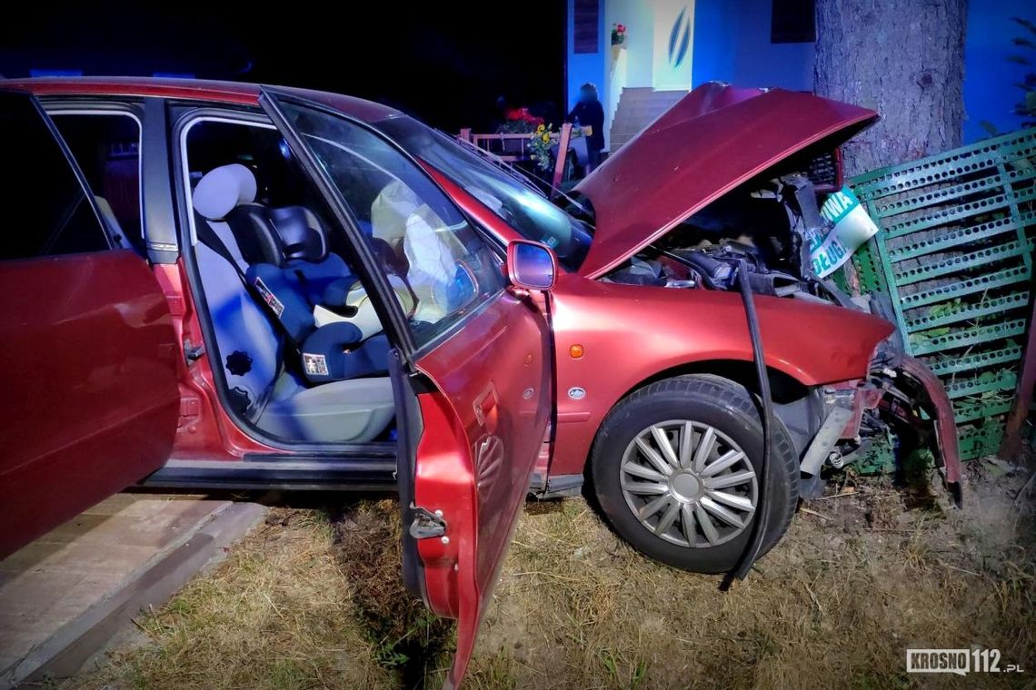 ? Szczepańcowa. Audi zakończyło jazdę na drzewie. Kierowca uciekł