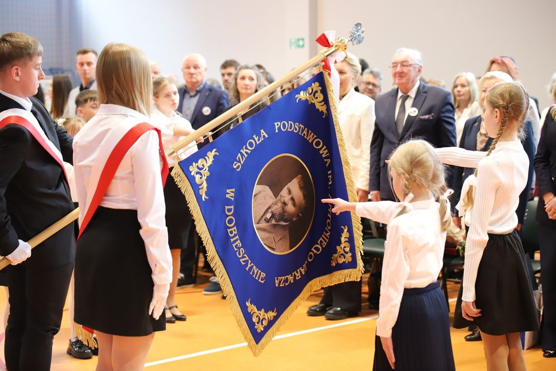 Szkoła Podstawowa w Dobieszynie ma swojego patrona – Antoniego Jaracza