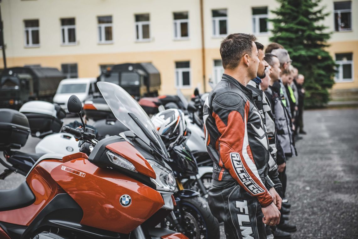 Terytorialsi wyruszyli na trzydniowy Rajd Motocyklowy Weteranów. Odwiedzą groby poległych kolegów