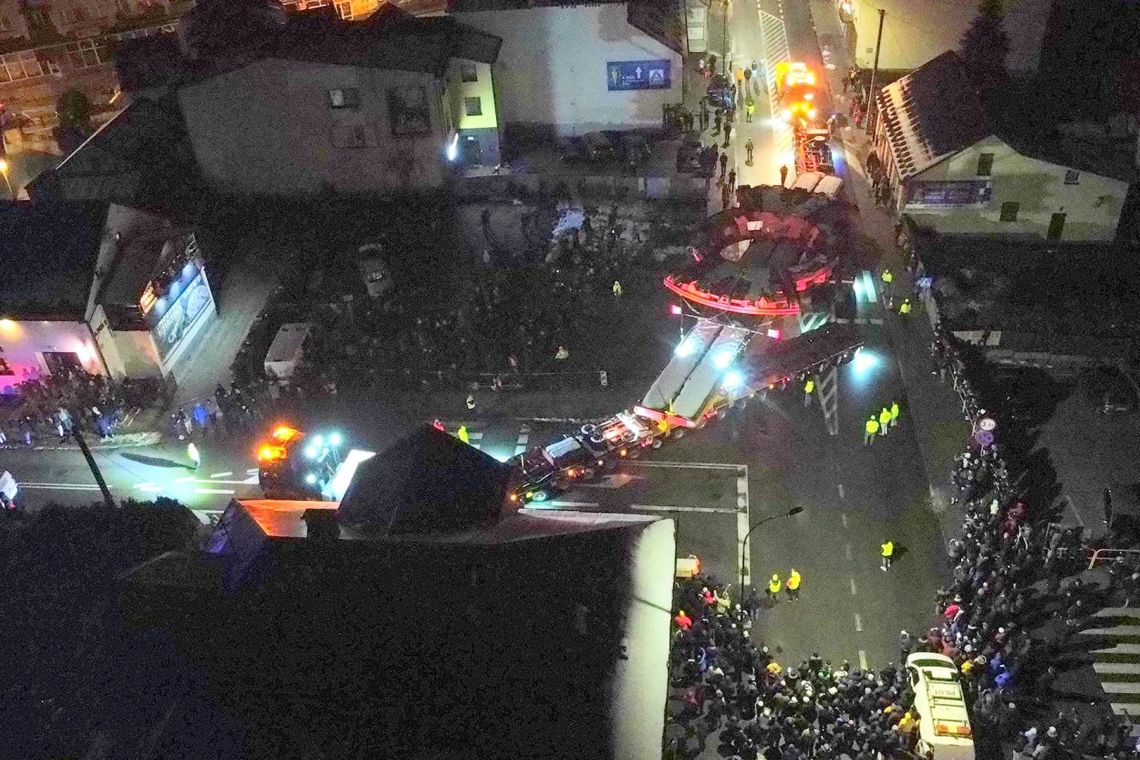 Tłumy na trasie przejazdu elementów maszyny TBM. Dzisiaj w nocy dotrze do Babicy