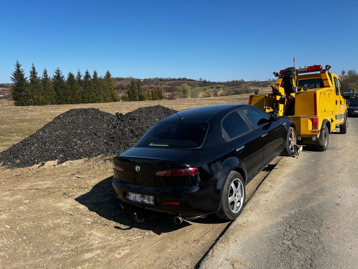 Totalnie pijany kierowca jechał 156 km/h. W aucie przewoził 13-latka i pasażerów bez pasów