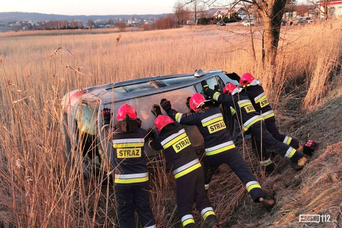 Toyota dachowała na Bieszczadzkiej w Zręcinie. Ranna kobieta