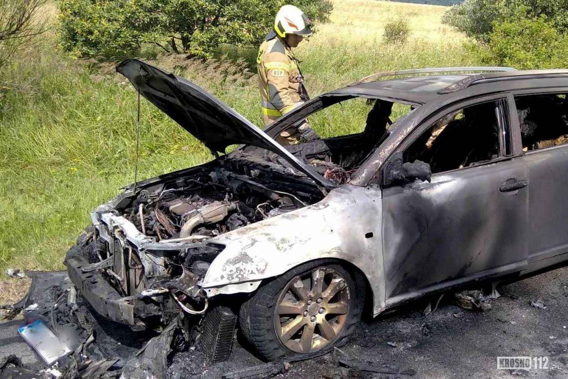 Toyota spłonęła na trasie pomiędzy Szklarami a Królikiem Polskim
