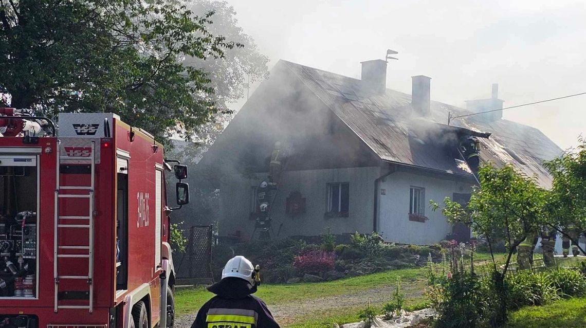 Tragiczny pożar w Komborni. Rodzina straciła dom – pomóżmy zdążyć przed zimą!