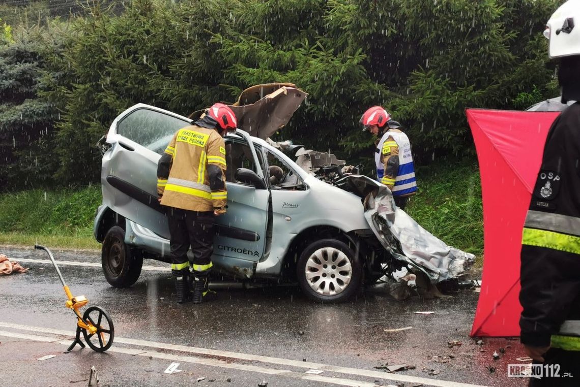 ? Tragiczny wypadek na DK19 w Lutczy. Zginął kierowca osobówki