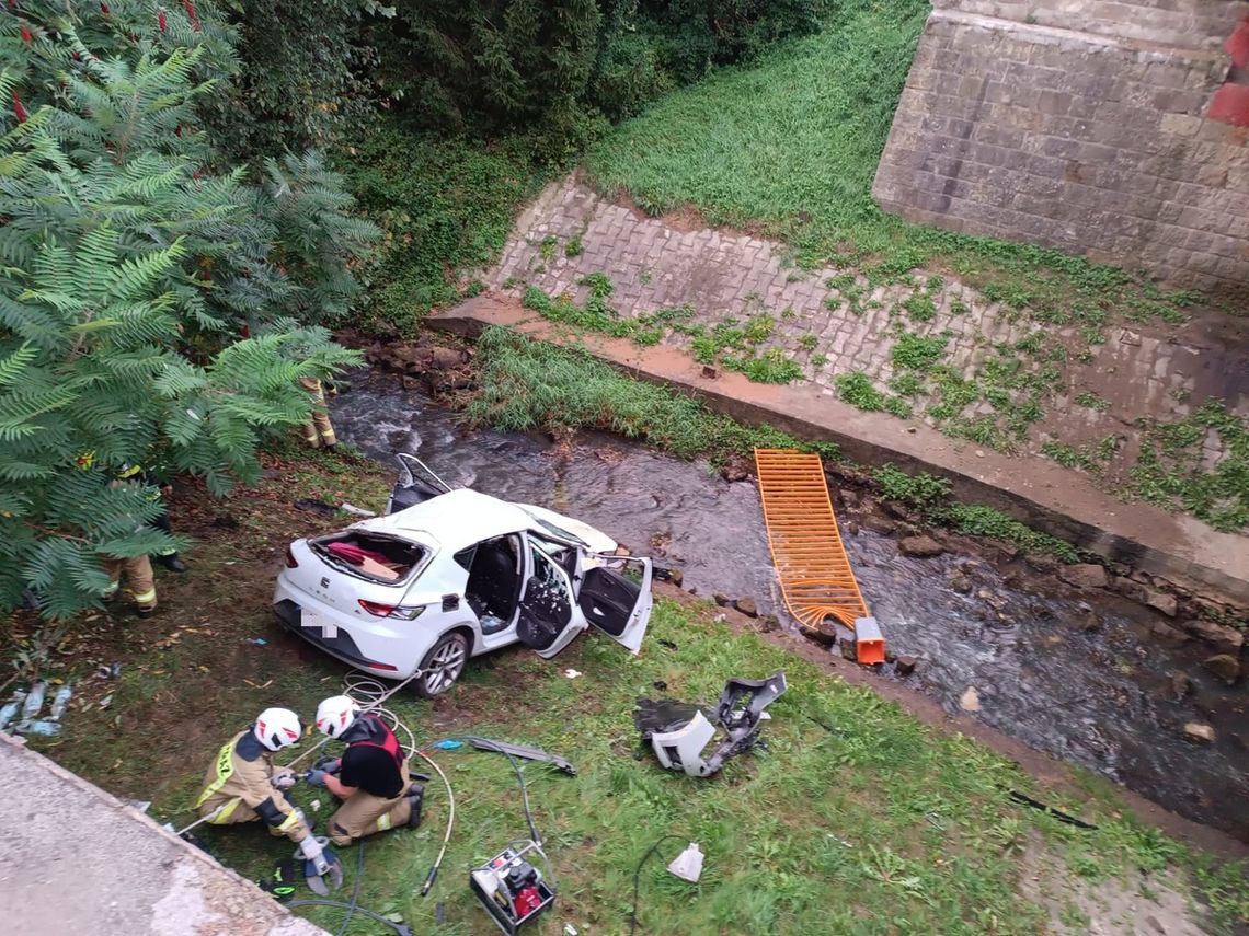 Tragiczny wypadek na Podkarpaciu. Samochód wpadł do koryta rzeki, 53-latek nie żyje