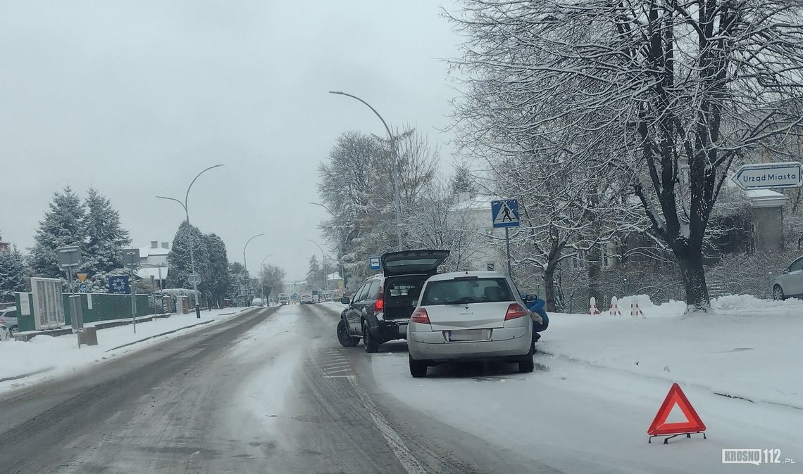 Trudne warunki na drogach. Seria kolizji