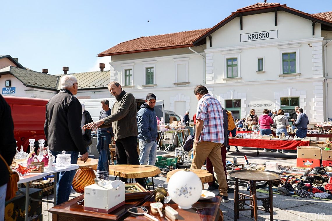 Trwa majowy Jarmark Staroci i Rękodzieła trwa przed Etnocentrum Ziemi Krośnieńskiej