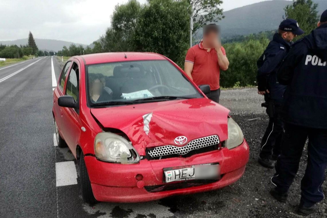 TRZCIANA: Węgier spowodował kolizję. Citroen w rowie