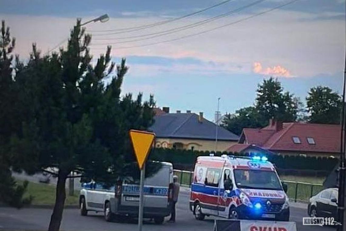 Trzeba było pomóc kobiecie. Błyskawiczna akcja policjantów z Jedlicza