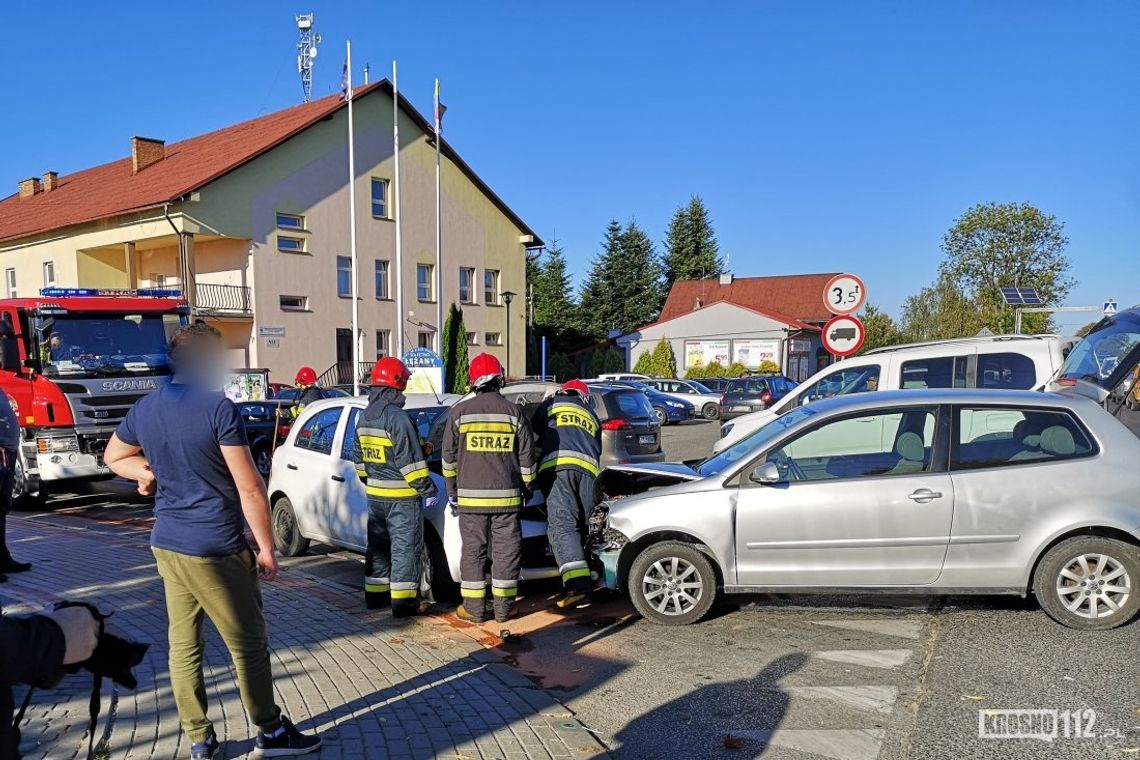 Trzy samochody zderzyły się na skrzyżowaniu w Łężanach