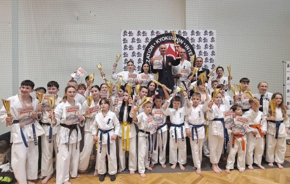 Turniej Karate Kyokushin „IKO Przełęcz Cup”. Pierwsze miejsce dla Krosna, trzecie dla Dukli