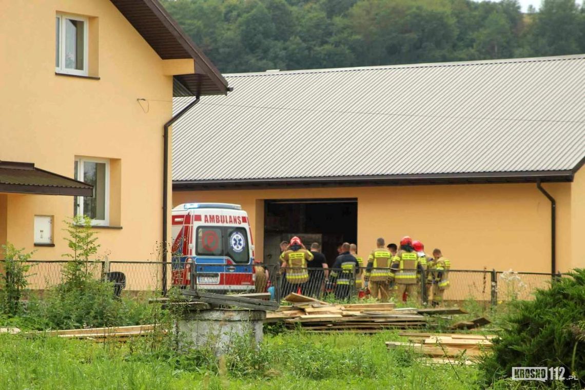 Tylawa. Wybuch opony, poszkodowany mężczyzna [AKTUALIZACJA: Zgon 66-latka]