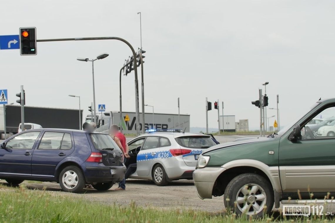 Typowe najechanie na tył na skrzyżowaniu w Krośnie