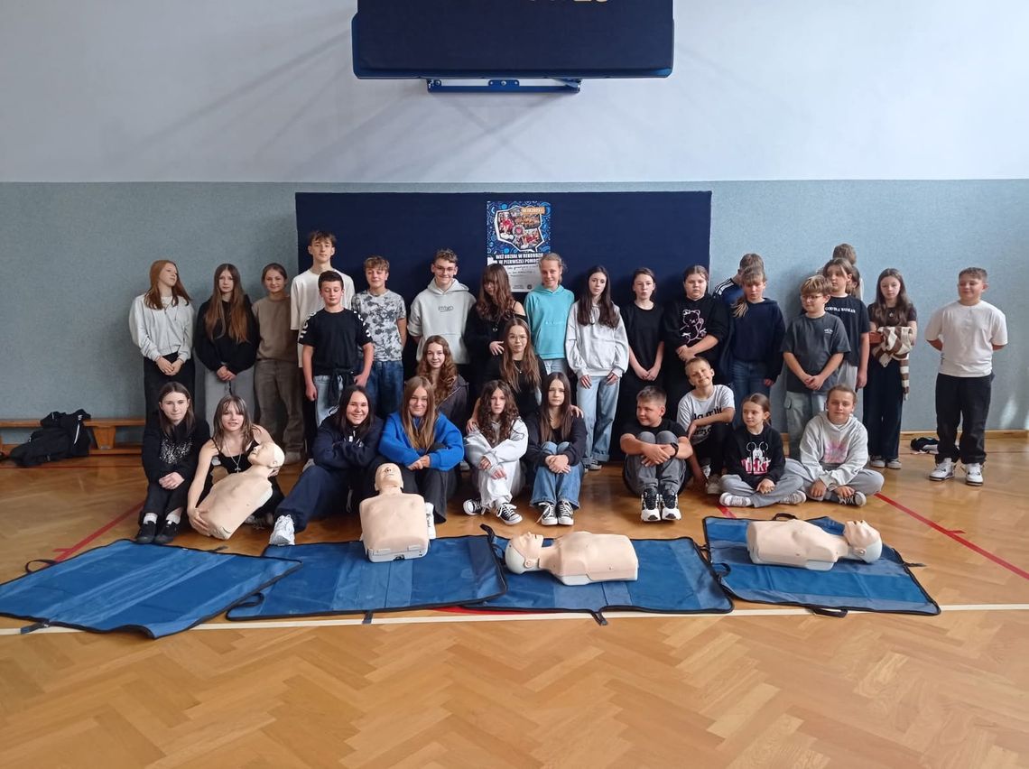 Uczniowie w akcji! Próba bicia rekordu w resuscytacji krążeniowo-oddechowej Uczniowie w akcji! Próba bicia rekordu w resuscytacji krążeniowo-oddechowej