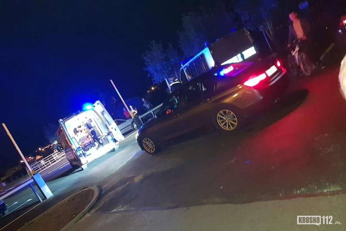 Uczyła się jeździć samochodem. Przygniotła chłopaka do drzewa
