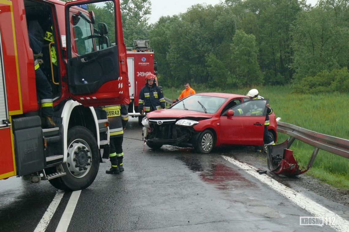 Uderzyła w barierki energochłonne na DK28