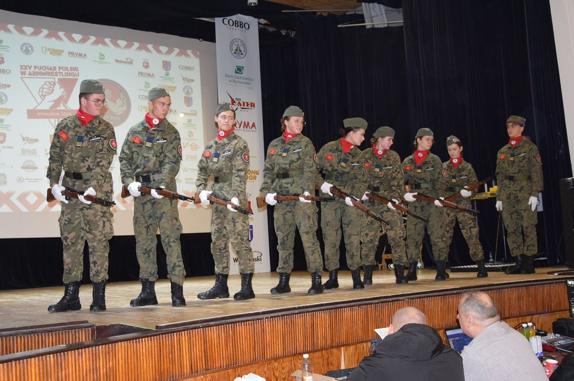 Ułańska musztra paradna zachwyciła publiczność XXV Międzynarodowego Pucharu Polski IFA w Rymanowie Ułańska musztra paradna zachwyciła publiczność XXV Międzynarodowego Pucharu Polski IFA w Rymanowie