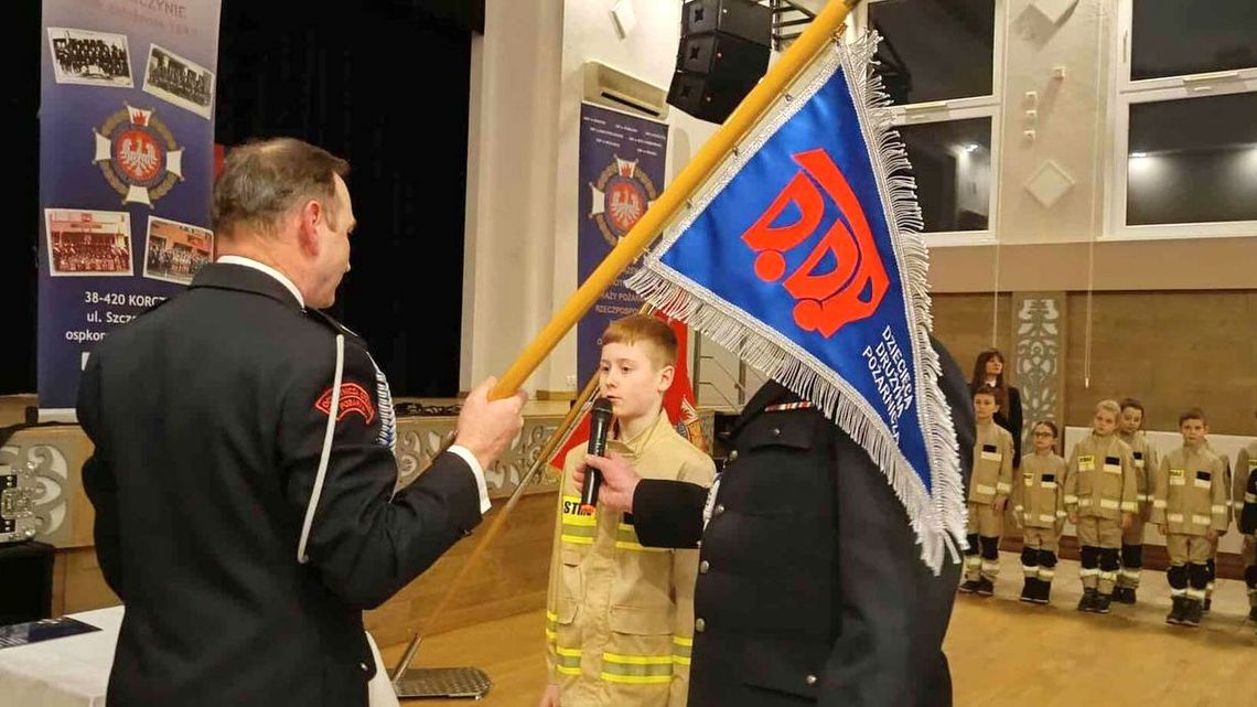 Uroczyste nadanie proporca Dziecięcej Drużynie Pożarniczej w OSP Korczyna
