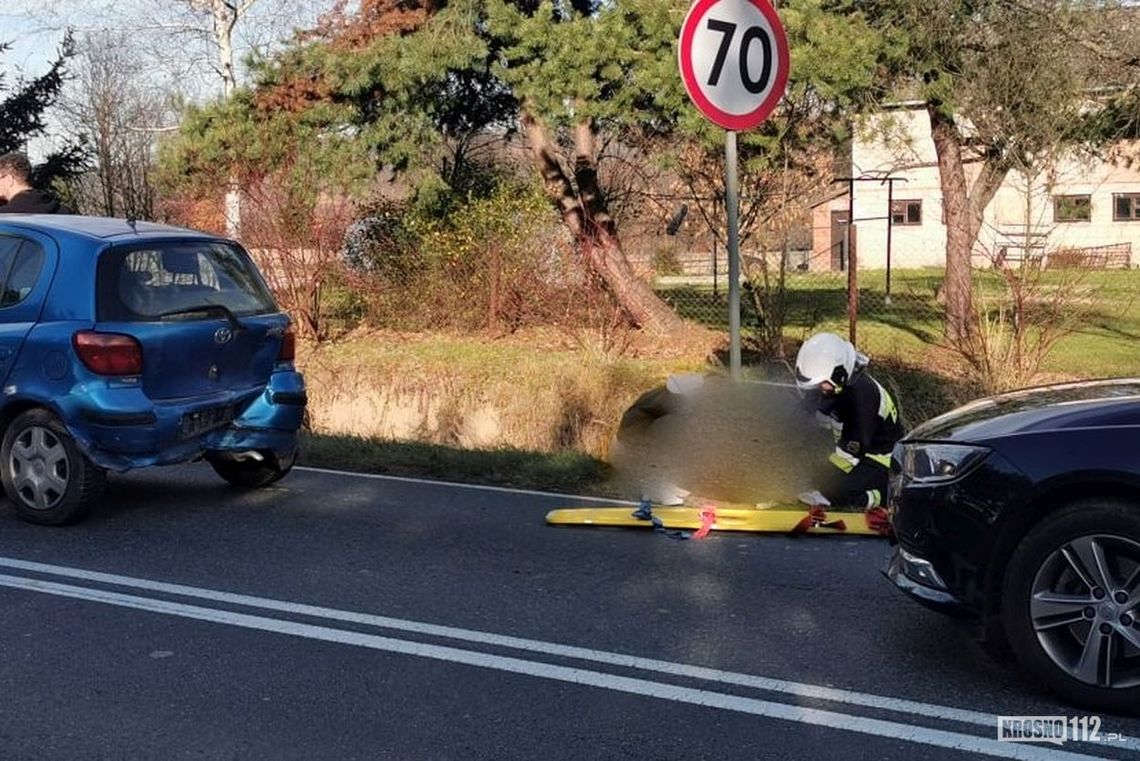 ? Ustrobna/DW990: Zderzenie dwóch samochodów