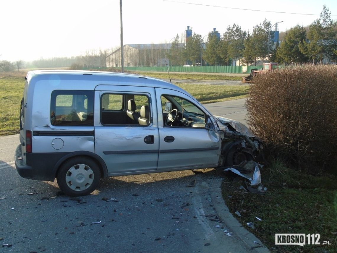 Ustrobna: Zderzyli się z autobusem przewożącym dzieci i uciekli