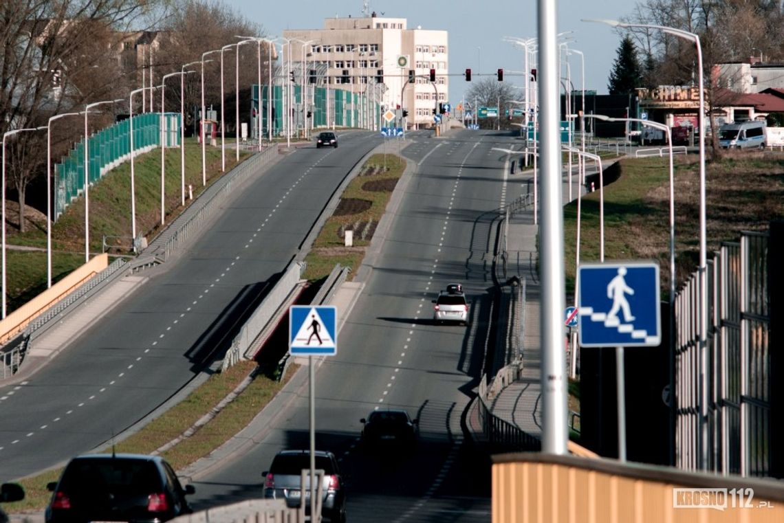 Uwaga kierowcy! Drogowcy będą montować znaki na DK28 - mogą pojawić się utrudnienia