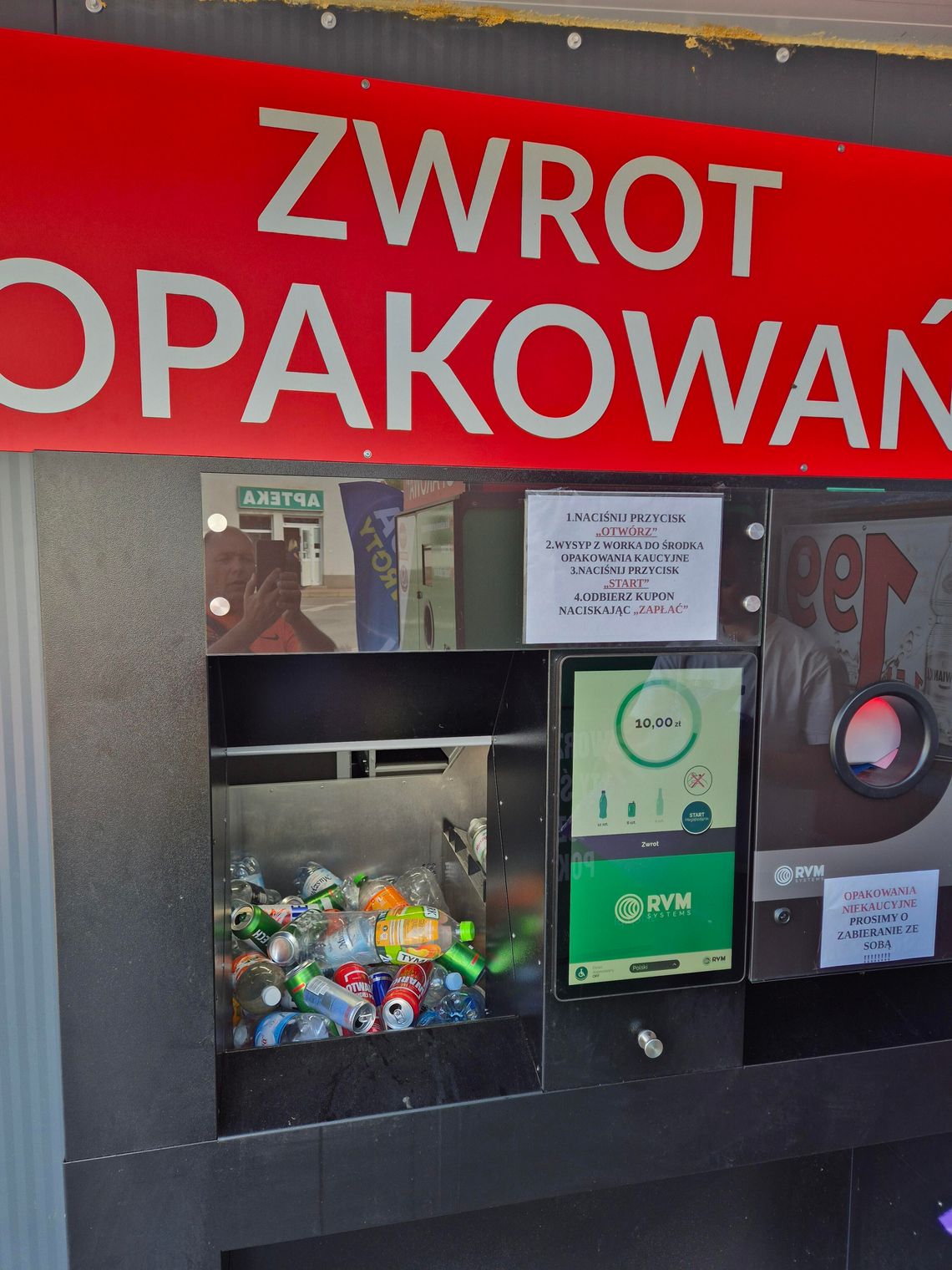 W Korczynie butelkomat zasypowy zmienia zwrot opakowań. Szybciej, wygodniej i bez kolejek W Korczynie butelkomat zasypowy zmienia zwrot opakowań. Szybciej, wygodniej i bez kolejek