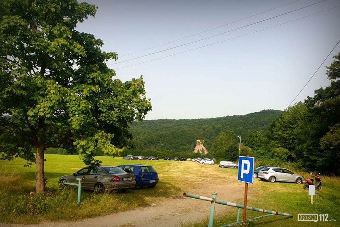 W Rudawce Rymanowskiej jest parking. Koniec zostawiania samochodów przy drodze
