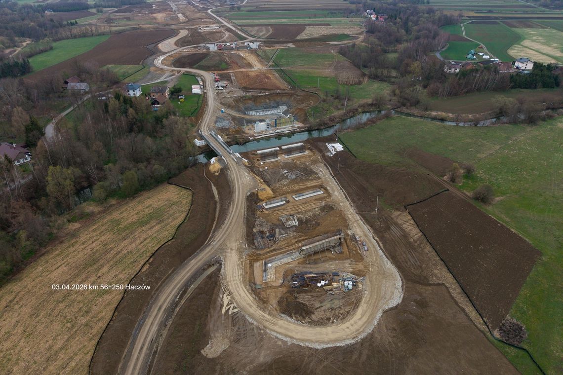 W takim stanie Mostostal Warszawa pozostawił budowę S19 Domaradz - Krosno [DRON]