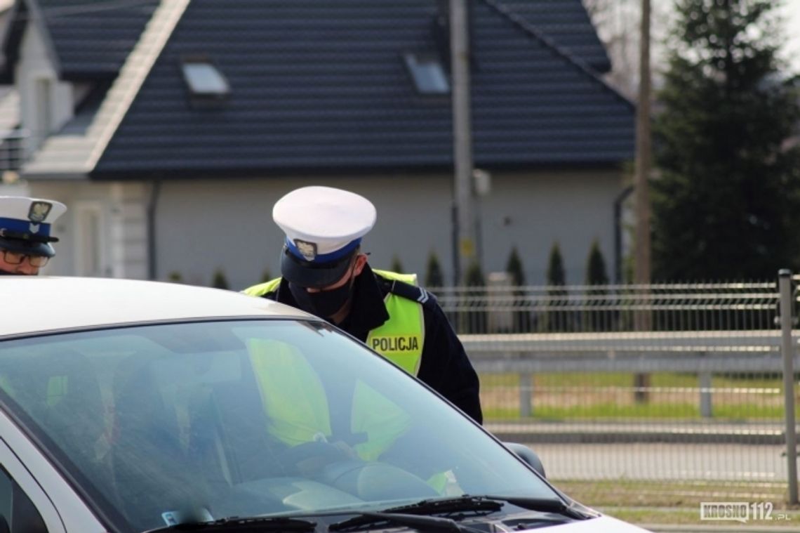 Weekendowe kontrole drogowe. Policjanci zatrzymali m.in. prawa jazdy