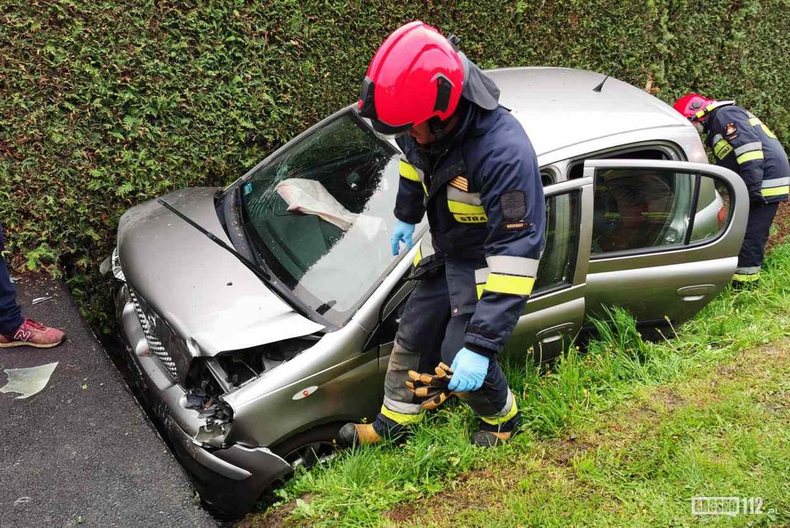 Węglówka. Toyotą uderzyła w betonowy przepust